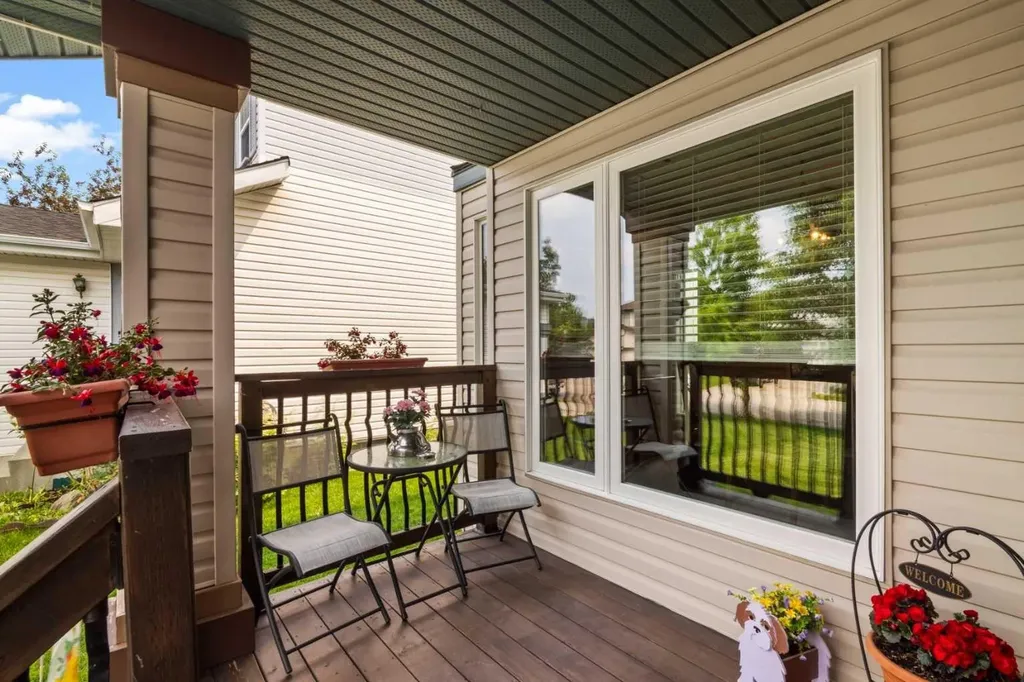 217 Douglas Glen Close SE Calgary AB T2Z 2V7