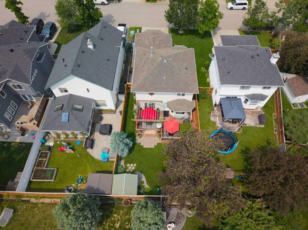 217 Douglas Glen Close SE Calgary AB T2Z 2V7