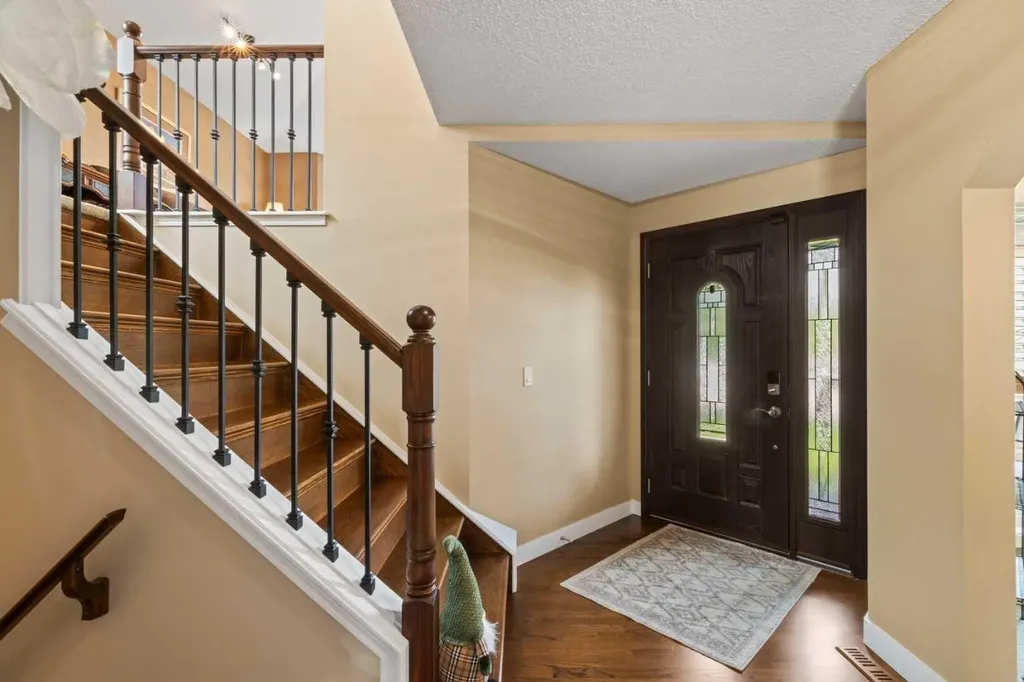 217 Douglas Glen Close SE Calgary AB T2Z 2V7