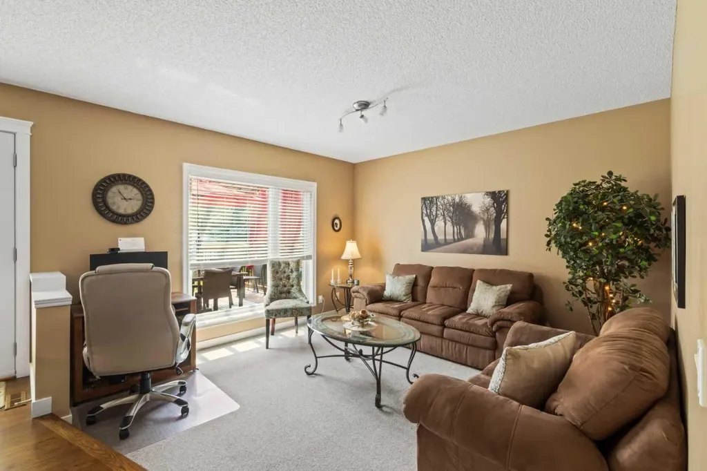 217 Douglas Glen Close SE Calgary AB T2Z 2V7