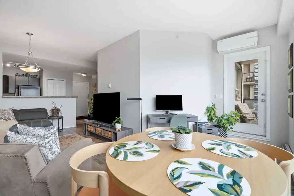 1053 10 Street SW Calgary AB T2R 1S6