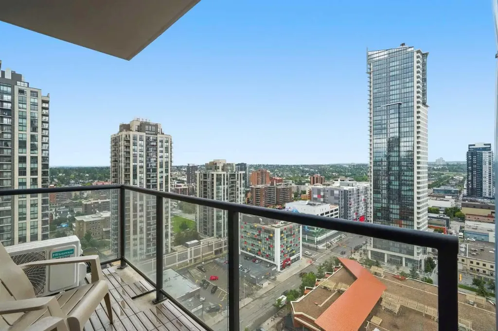 1053 10 Street SW Calgary AB T2R 1S6