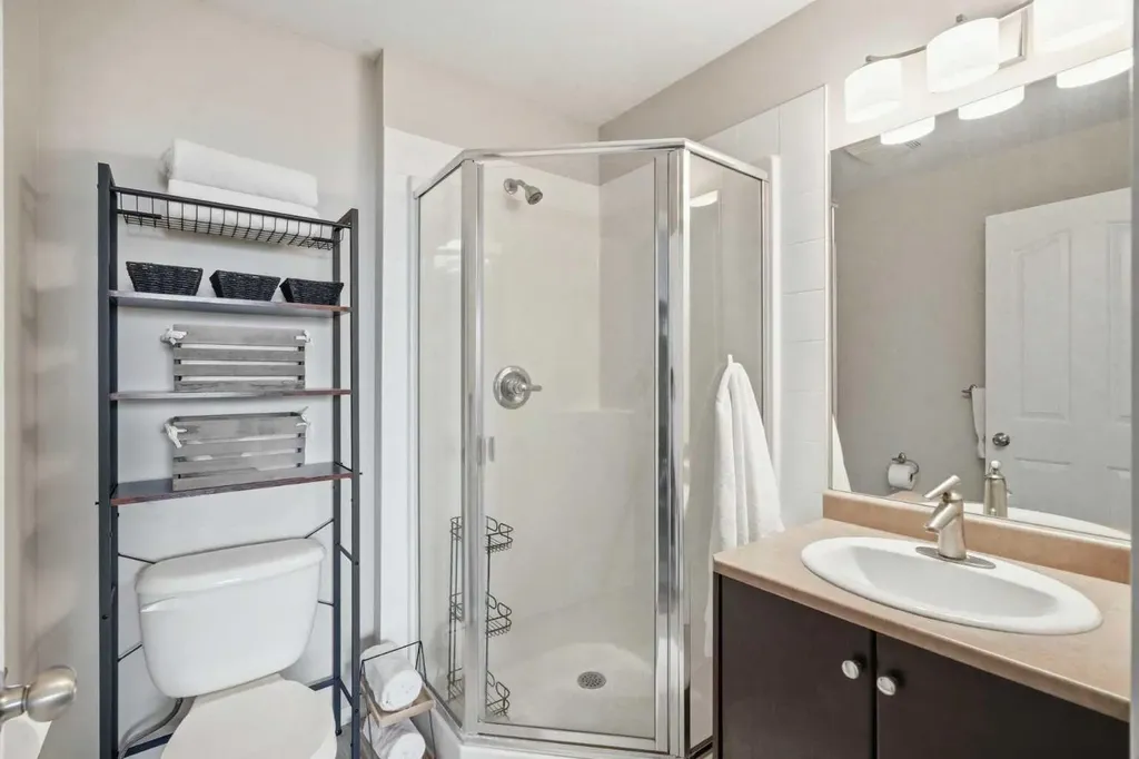 1053 10 Street SW Calgary AB T2R 1S6