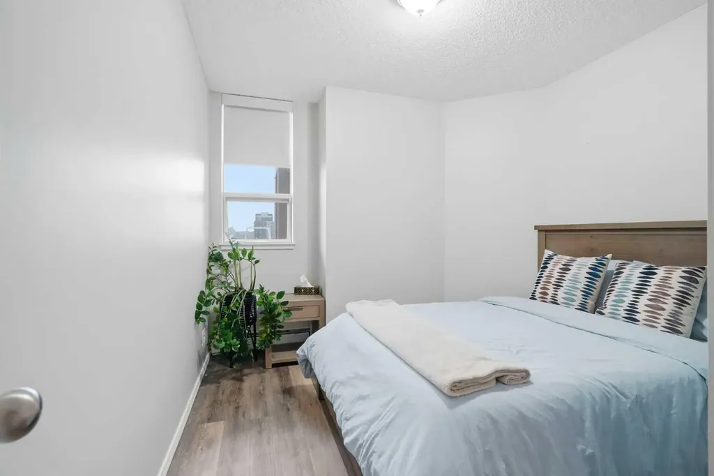 1053 10 Street SW Calgary AB T2R 1S6