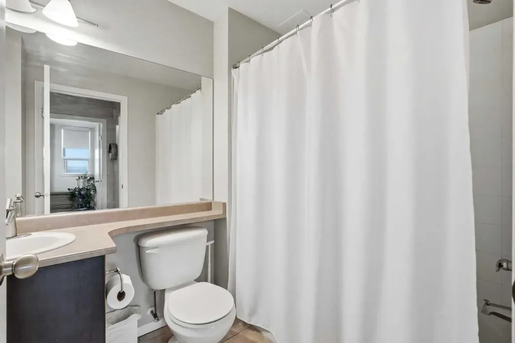 1053 10 Street SW Calgary AB T2R 1S6