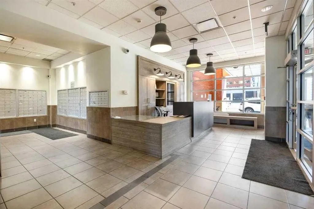 1053 10 Street SW Calgary AB T2R 1S6