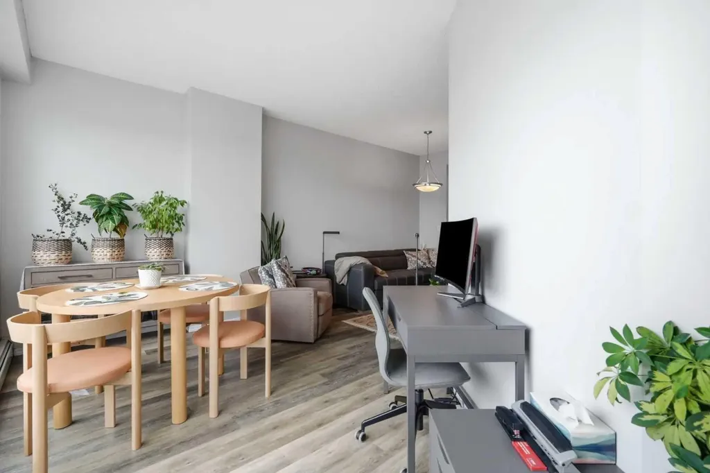 1053 10 Street SW Calgary AB T2R 1S6