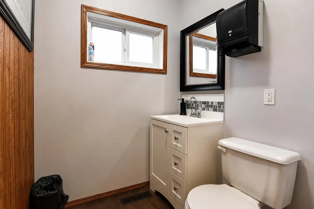 5026 51 Avenue Ponoka AB T4J 1S4