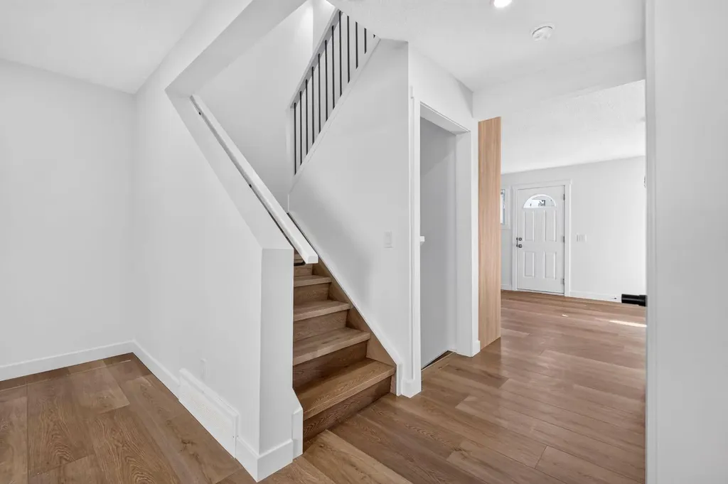 287 Pensville Close SE Calgary AB T2A 5P2