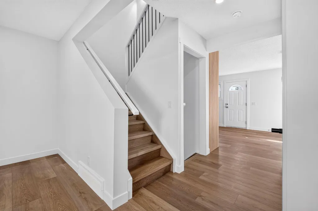287 Pensville Close SE Calgary AB T2A 5P2