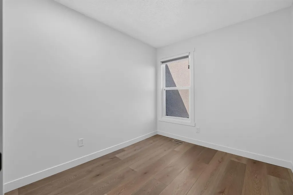 287 Pensville Close SE Calgary AB T2A 5P2