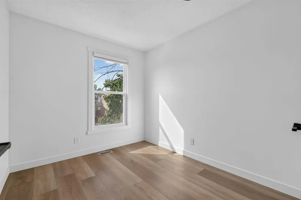 287 Pensville Close SE Calgary AB T2A 5P2