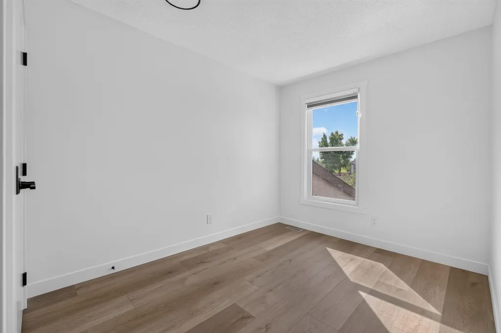 287 Pensville Close SE Calgary AB T2A 5P2