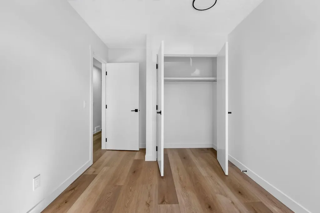 287 Pensville Close SE Calgary AB T2A 5P2