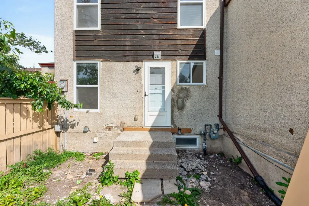 287 Pensville Close SE Calgary AB T2A 5P2