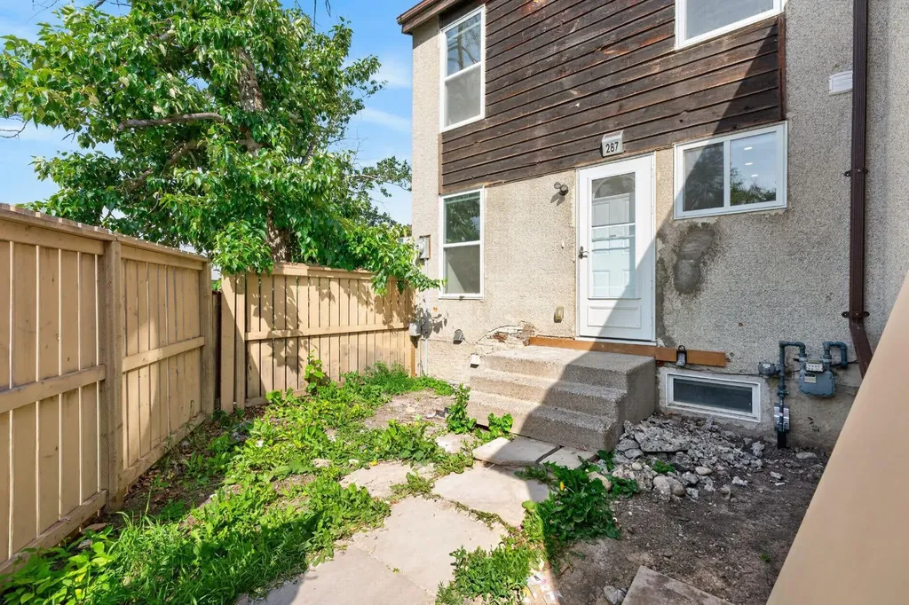 287 Pensville Close SE Calgary AB T2A 5P2