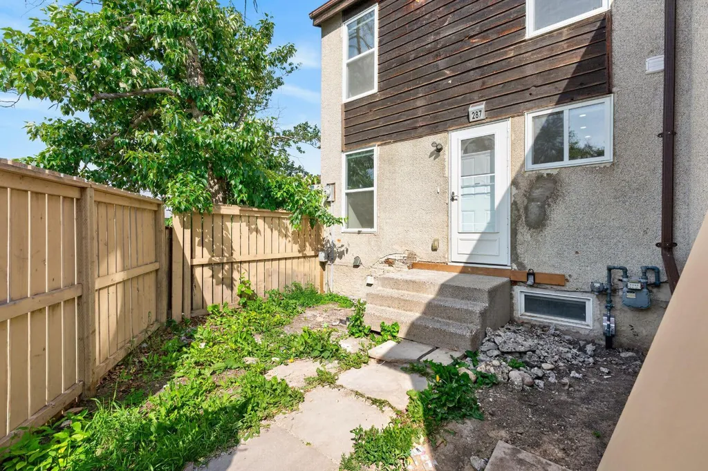 287 Pensville Close SE Calgary AB T2A 5P2