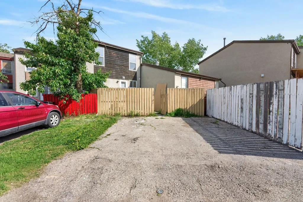 287 Pensville Close SE Calgary AB T2A 5P2