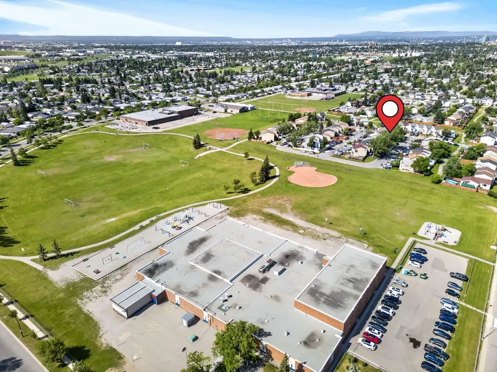 287 Pensville Close SE Calgary AB T2A 5P2