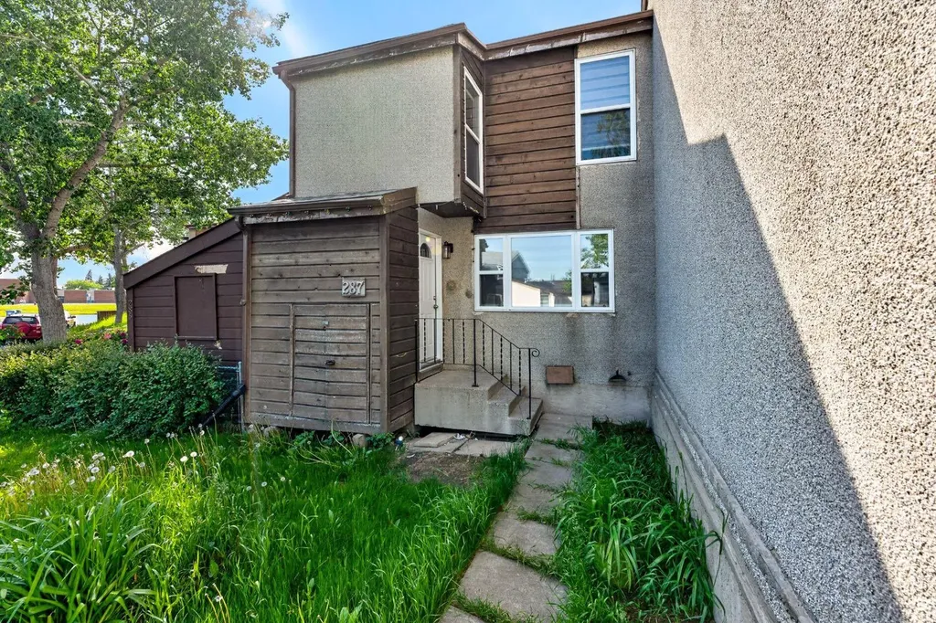 287 Pensville Close SE Calgary AB T2A 5P2