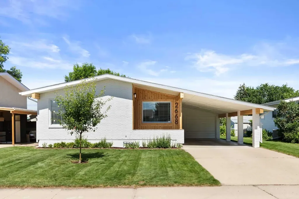 2668 Thompson Crescent SE Medicine Hat AB T1B1C4