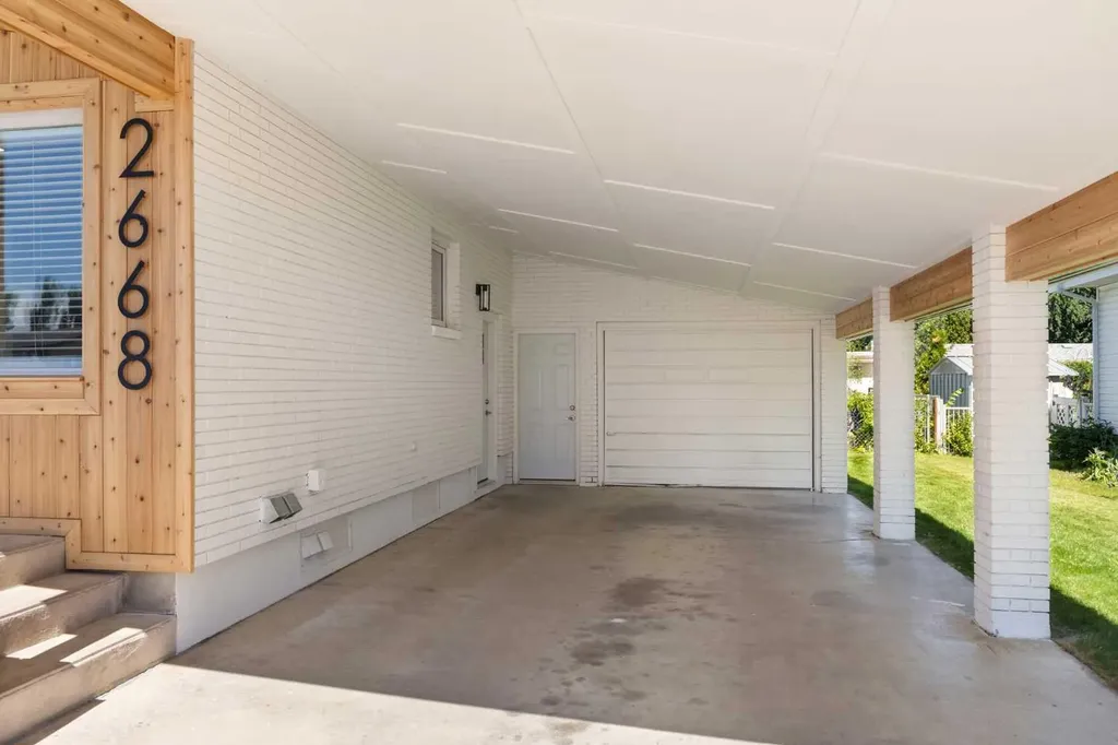 2668 Thompson Crescent SE Medicine Hat AB T1B1C4
