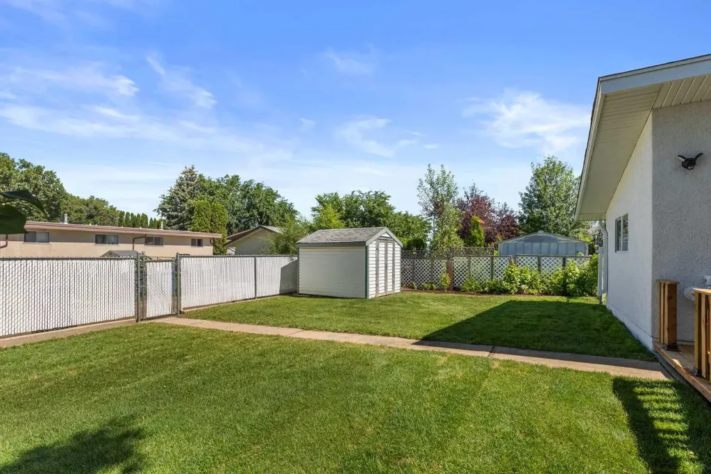 2668 Thompson Crescent SE Medicine Hat AB T1B1C4