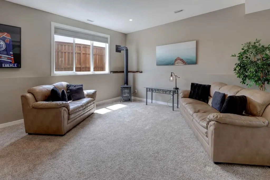 705 West Highland Link Carstairs AB T0M0N0