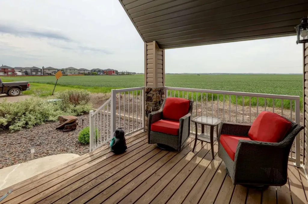 705 West Highland Link Carstairs AB T0M0N0
