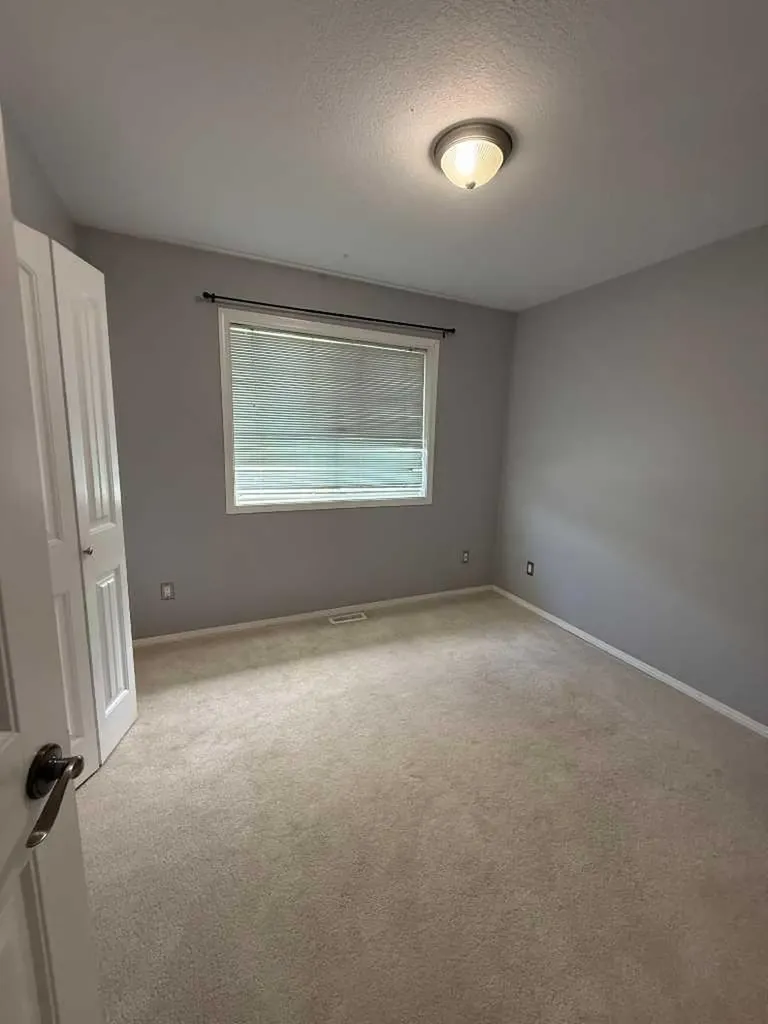 38 Bjornson Avenue High Level AB T0H 1Z0