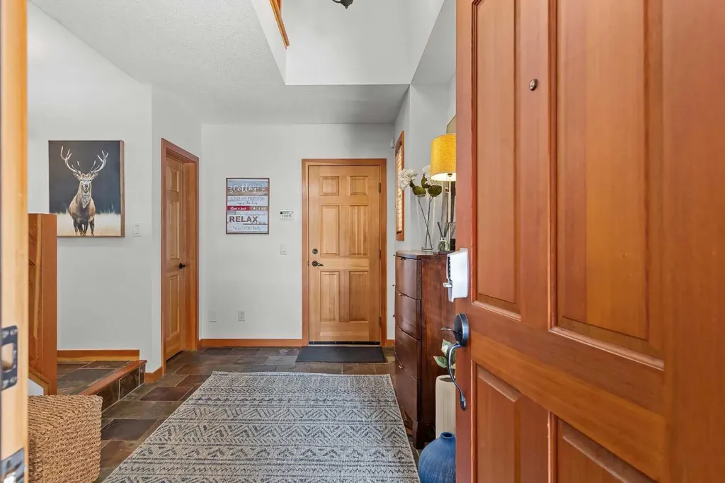 634 4 Street Canmore AB T1W 2H3