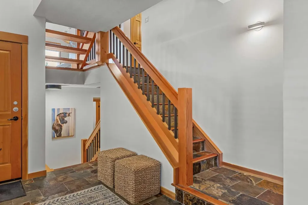 634 4 Street Canmore AB T1W 2H3