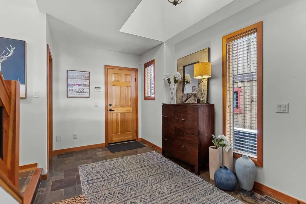 634 4 Street Canmore AB T1W 2H3