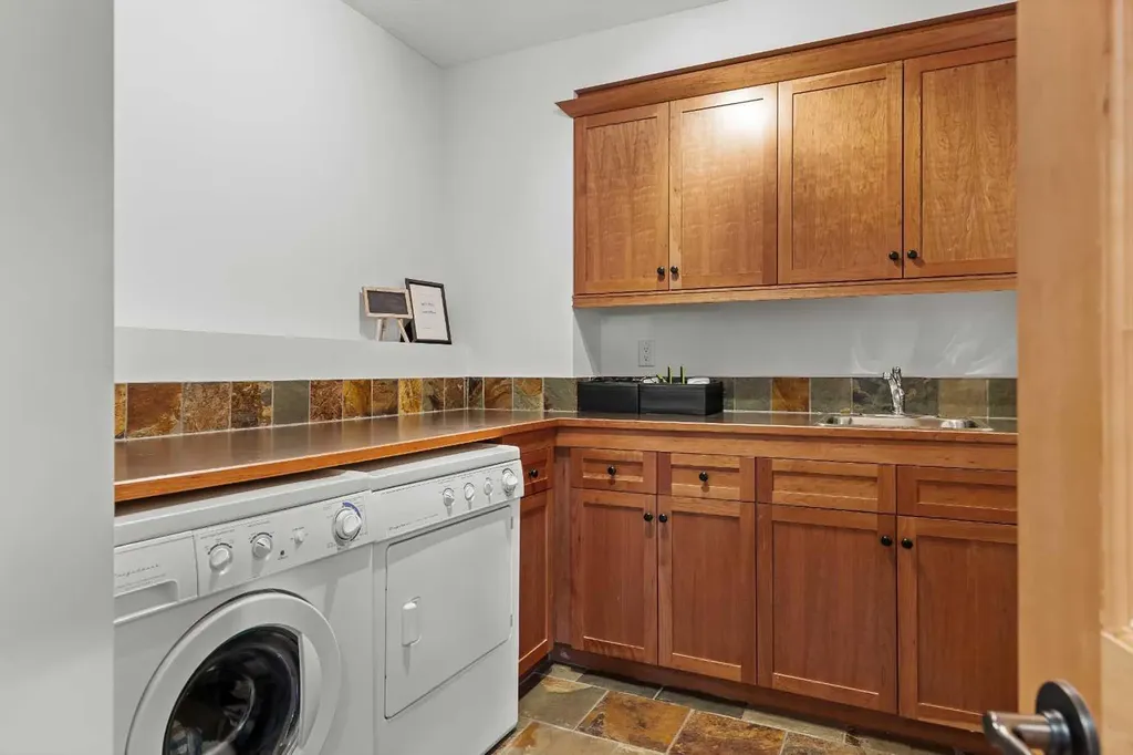 634 4 Street Canmore AB T1W 2H3