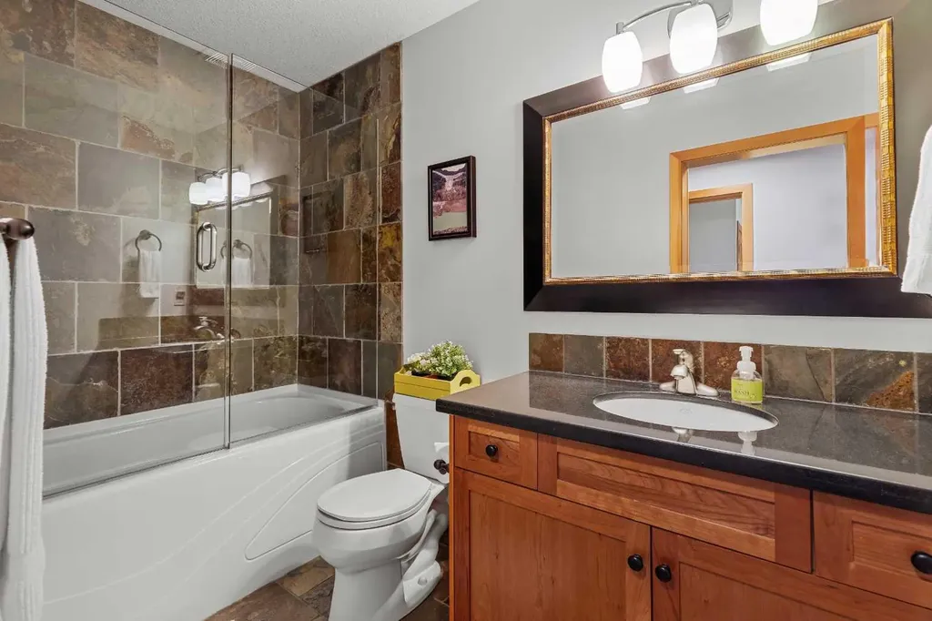 634 4 Street Canmore AB T1W 2H3