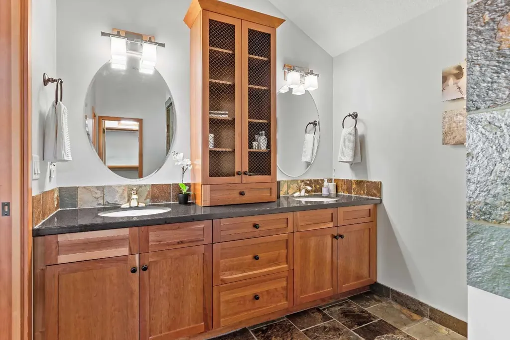 634 4 Street Canmore AB T1W 2H3