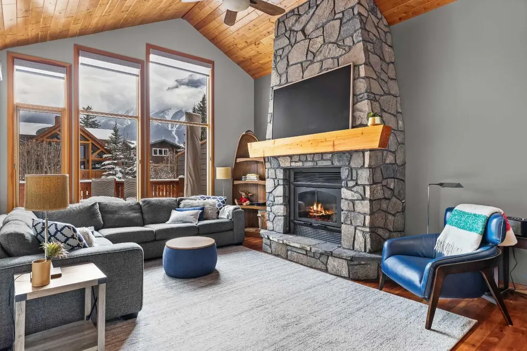 634 4 Street Canmore AB T1W 2H3