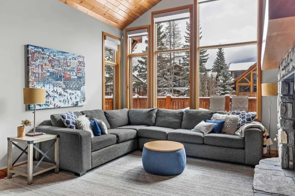 634 4 Street Canmore AB T1W 2H3