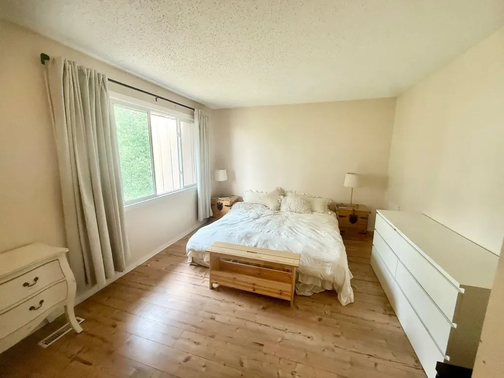 457 Collinge Road Hinton AB T7V1K8