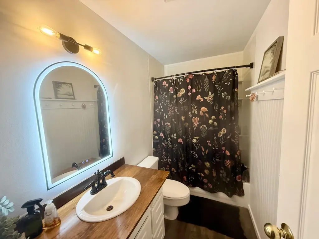 457 Collinge Road Hinton AB T7V1K8