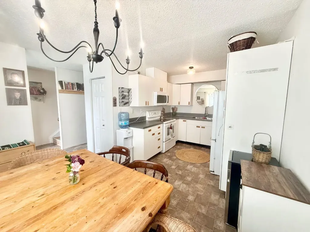 457 Collinge Road Hinton AB T7V1K8