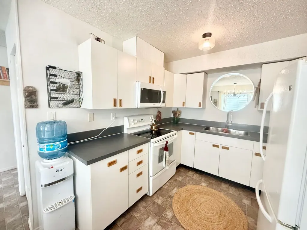 457 Collinge Road Hinton AB T7V1K8