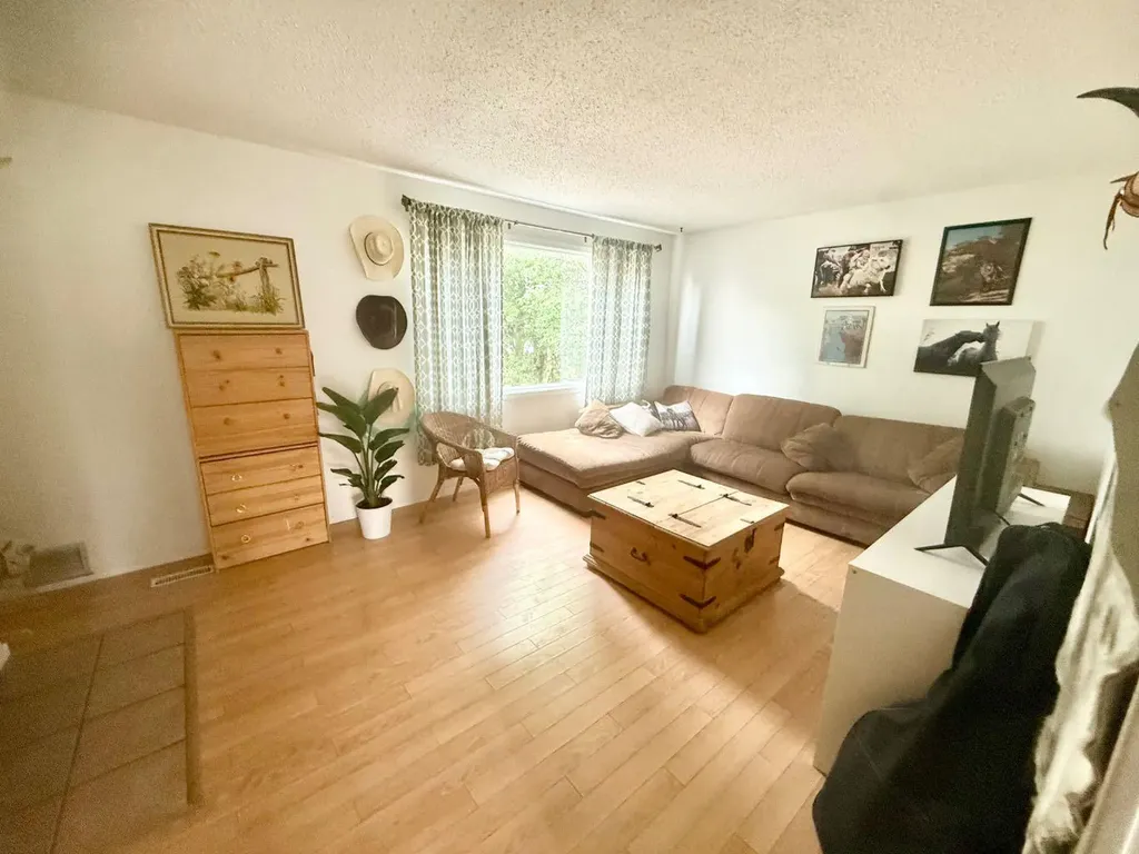 457 Collinge Road Hinton AB T7V1K8