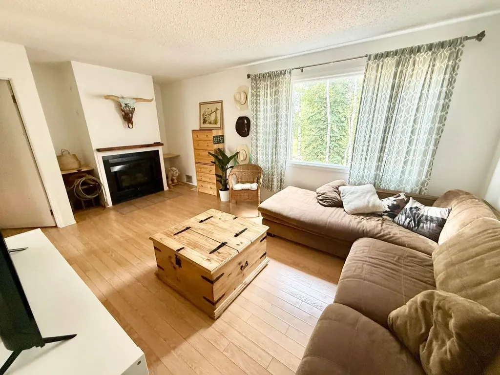 457 Collinge Road Hinton AB T7V1K8
