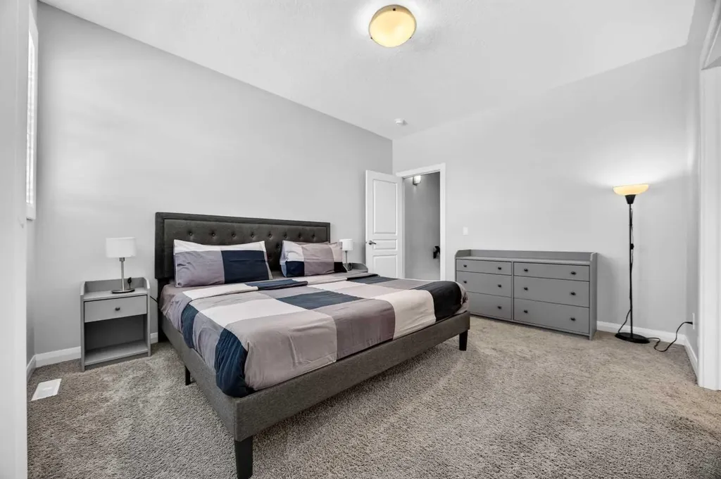 30 Evanscrest Rise NW Calgary AB T3P 0R7