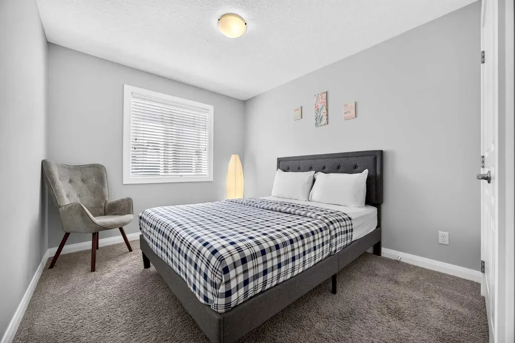 30 Evanscrest Rise NW Calgary AB T3P 0R7