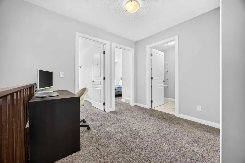 30 Evanscrest Rise NW Calgary AB T3P 0R7