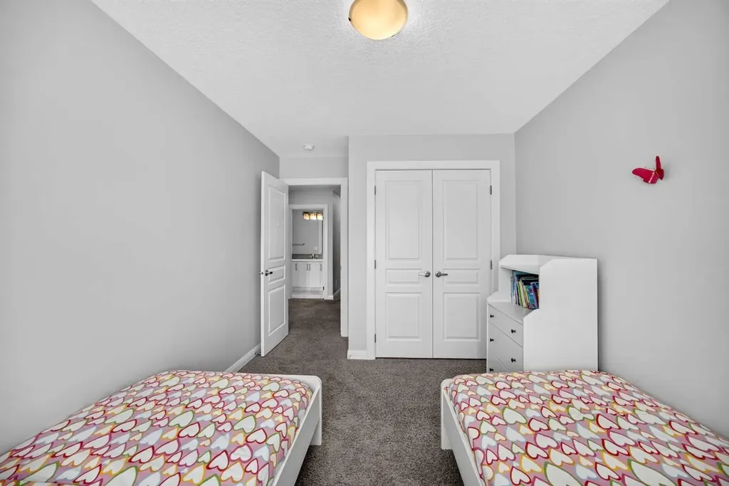 30 Evanscrest Rise NW Calgary AB T3P 0R7