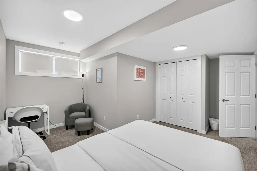 30 Evanscrest Rise NW Calgary AB T3P 0R7