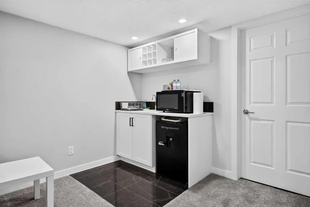 30 Evanscrest Rise NW Calgary AB T3P 0R7